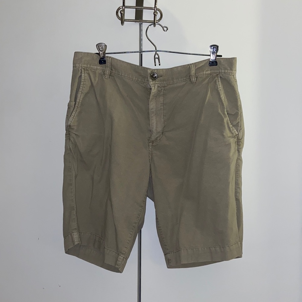 khaki shorts